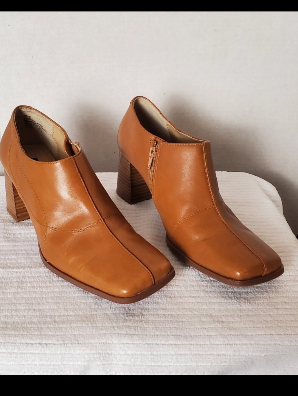 VINTAGE Women's Prima Jolie Tan Square Toe Block Heel Ankle Boots SIZE 7.5